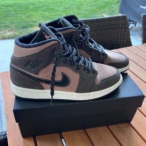 Jordan 1 Mid SE Dark Chocolate Size 8.5